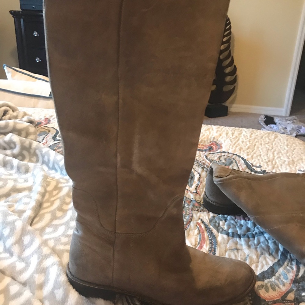 Women’s authentic Frye boots